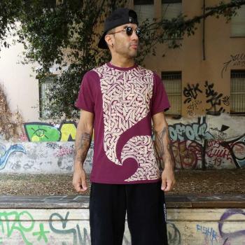 T-Shirt bordeaux Texture Calligrafica | Streetwear & Dancewear