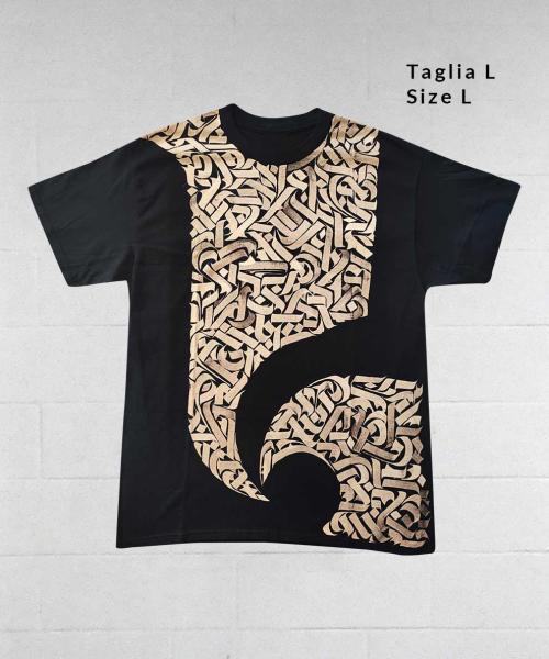 T-Shirt Nera Texture Calligrafica | Streetwear & Dancewear